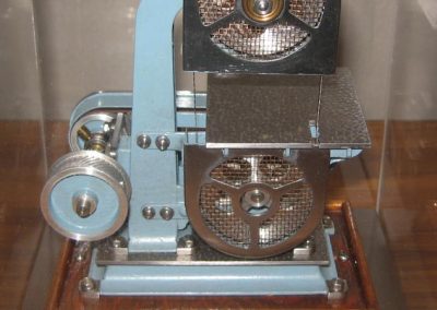 Alternate view of band saw.