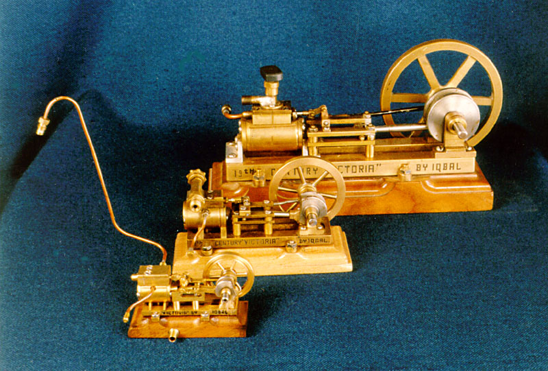 Victoria Steam Engines Three different sizes of steam engines together.