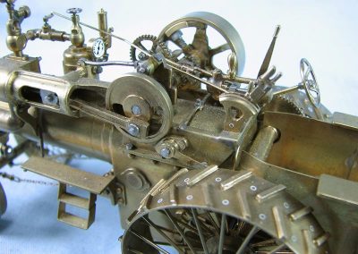 Detailed view of the traction engine.