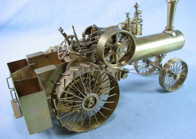 Side view of the traction engine.