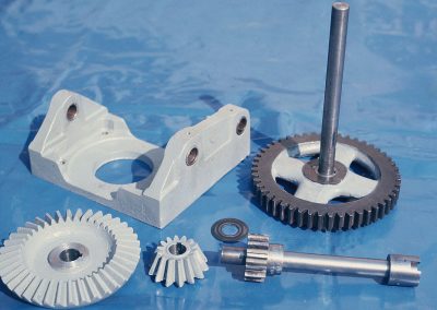The gear train for the swing engine.