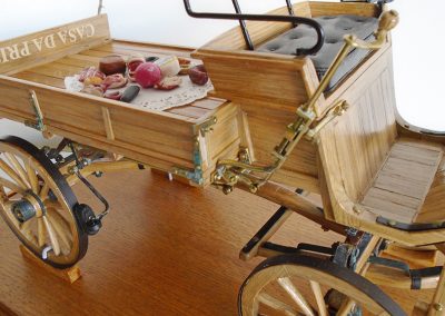 Alternate view of José's eleventh coach model.
