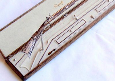 The rifle on its mount.
