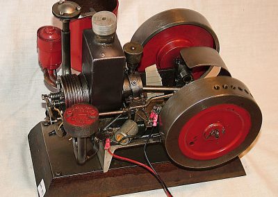Another interesting hit-n-miss gas engine.