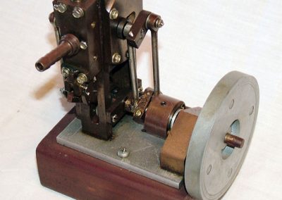 Another one of Clarry's vertical steam engines.
