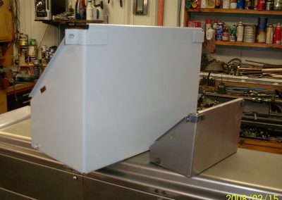 The full-size and half-size battery boxes.