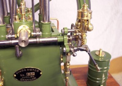 The camshaft governor system can be seen here.