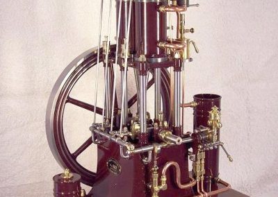 A unique six-poster engine.