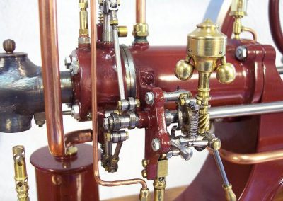 A close look at the lamp-start engine.
