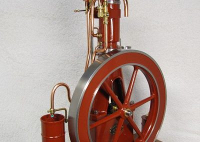 Find's scale model Diesel engine.