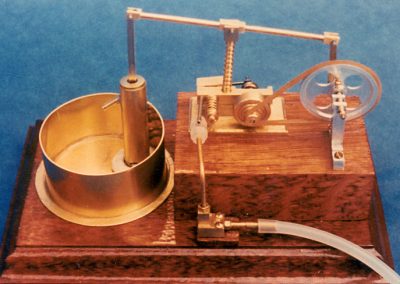 Another small steam engine built by Scotty.