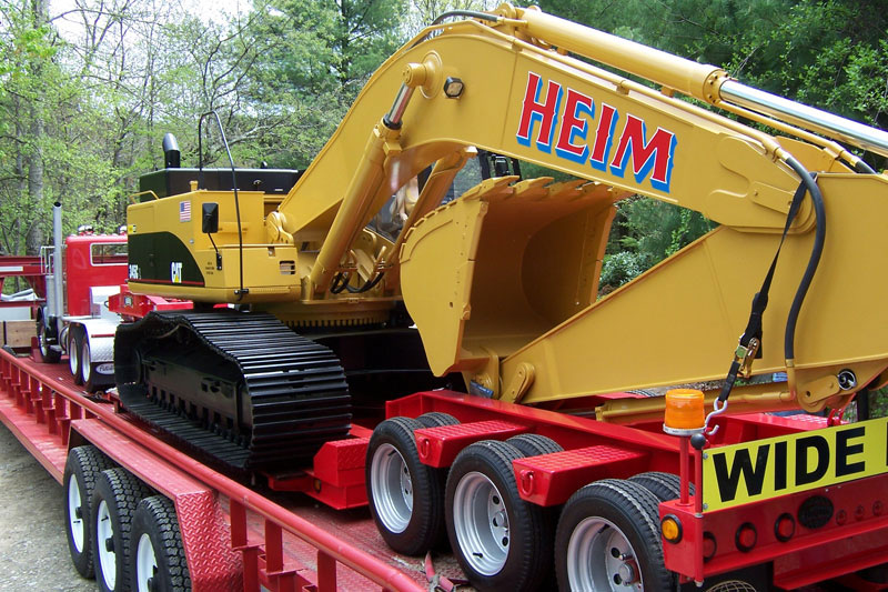Fred’s 1/2 Scale Cat Excavator and Trailer Another look at Fred's 1/2 scale excavator on the trailer.