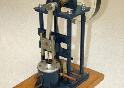 Another vertical steam engine from Rudy.