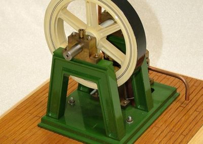 Another vertical steam engine from Rudy.