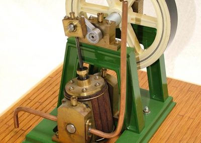 Another vertical steam engine from Rudy.