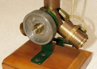 The 3-cylinder radial steam engine.