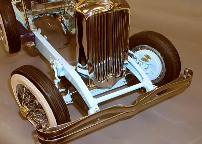 A closer look at the Duesenberg radiator shell.