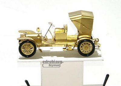 A side view of the tiny Mercedes.