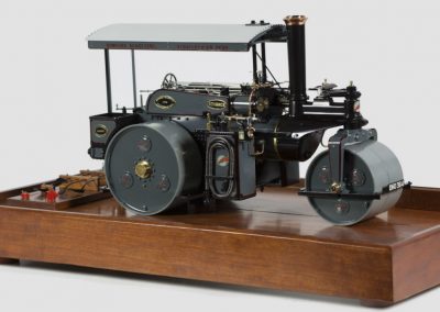 The scale model Wallis & Steevens "Advance" road roller.