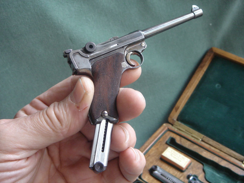 Scale Navy Luger Michel's miniature Navy Luger with the magazine pulled out.