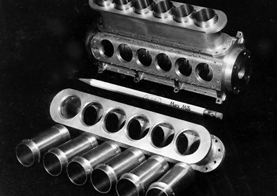 Another angle of Alan's disssaasembled V-12 engine model.
