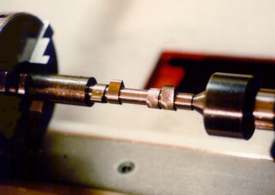 The cam grinding machine in use.