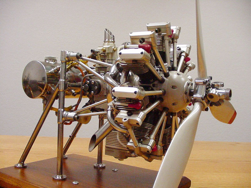 7-Cylinder Radial Aircraft Engine Lee built this 7-cylinder radial aircraft engine around 1975.