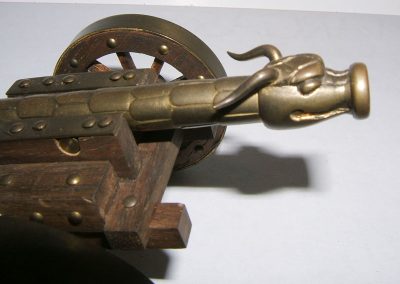 A close look at the dragon head barrel.