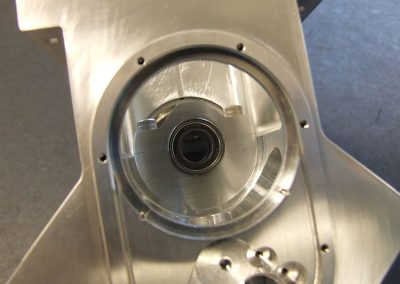 The crankshaft center bearing holder was installed in the block.