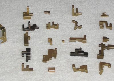 An assembled Mini-Conundrum with X2 pieces.