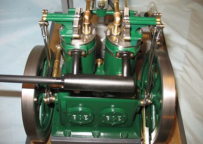 Doug's scale model Bates & Edmonds vertical engine.