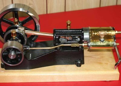 Sunia’s working stationary steam engine.