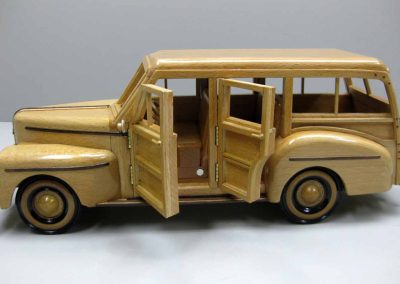 Sunia used European Beech and maple wood to build this 1949 Ford “Woody” wagon.
