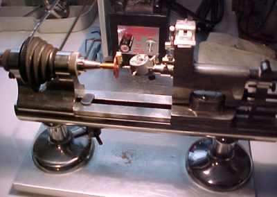 Setting a jewel with the prior attachment.