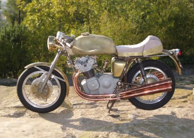 The raw, unpainted body of Pere’s MV Agusta 750 S.