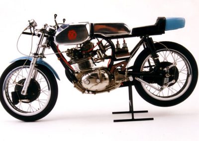Pere's 1/6 scale CZ 250 model.