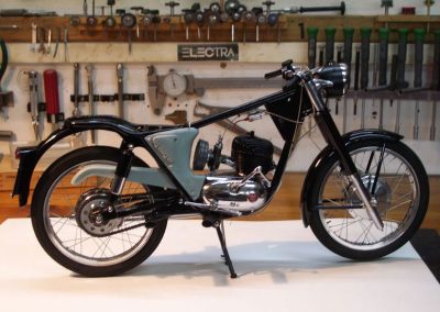 Pere's 1/5 scale Montesa Impala.