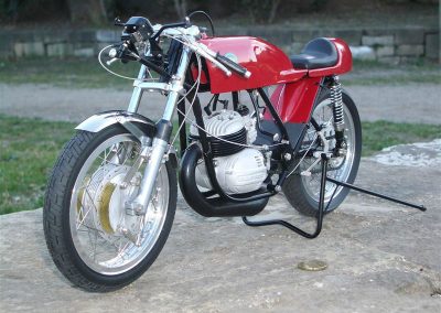Pere completed his 1/5 scale AJR Bultaco TSS 350 in 2015.
