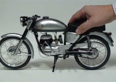Pere's finished 1/5 scale Shrapnel 63 Bultaco Metralla.