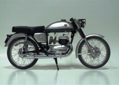 Pere's finished 1/5 scale Shrapnel 63 Bultaco Metralla.
