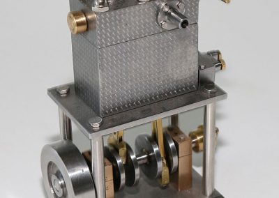 The first engine that Birk built in 2012 was this small marine type steam engine.