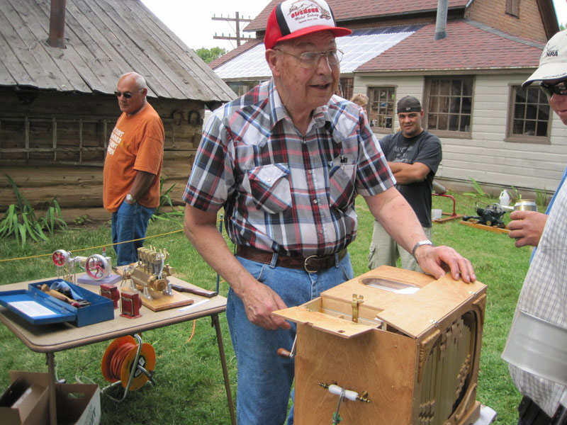 Birk With His Box Organ Birk Petersen explaining how his hand-cranked box organ works.