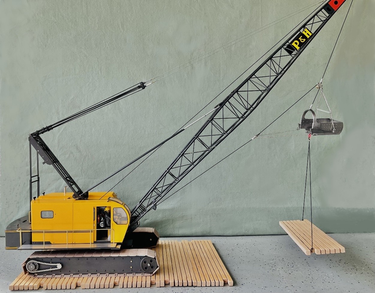 1/12 Scale P&H 1015 Crane Tom's 1/12 scale P&H 1015 crane at work.