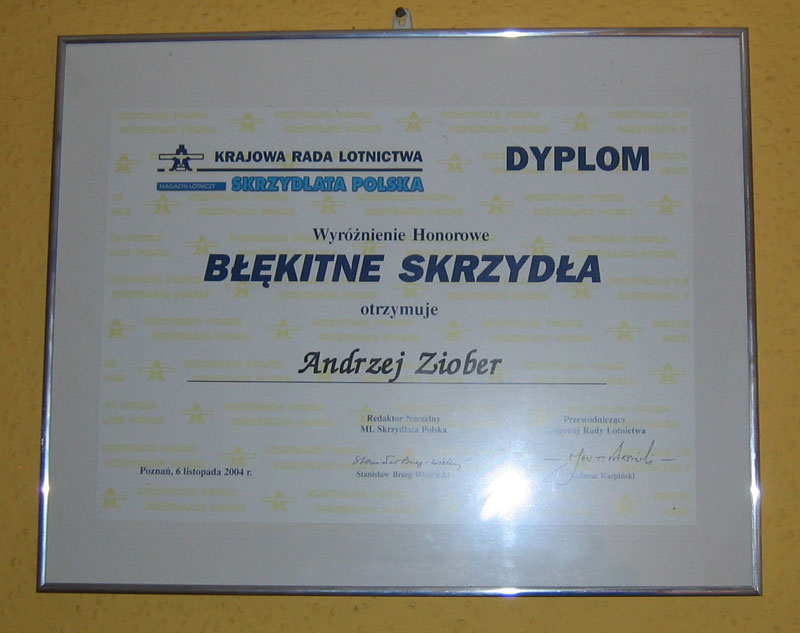 The Blekitne Skrzydla Award Andrzej's prestigious Blekitne Skrzydla aviation award.