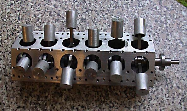 Deltic Crankshaft Assembly A crankshaft assembly with dummy pistons.