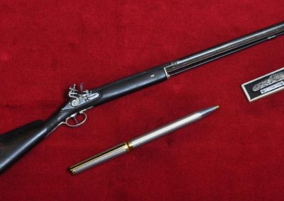 single-barreled flintlock hunting shotgun.