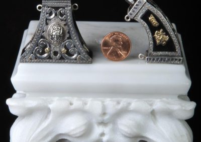 Miniature flasks for wheel lock weapons.