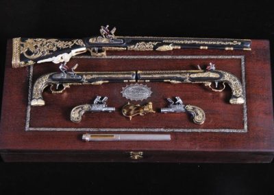 A 1/3 scale garniture set made by Antonio.