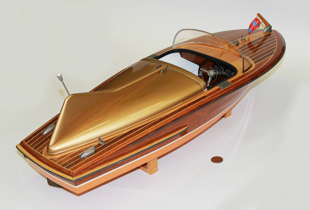 The polished R/C model Chris-Craft Cobra.