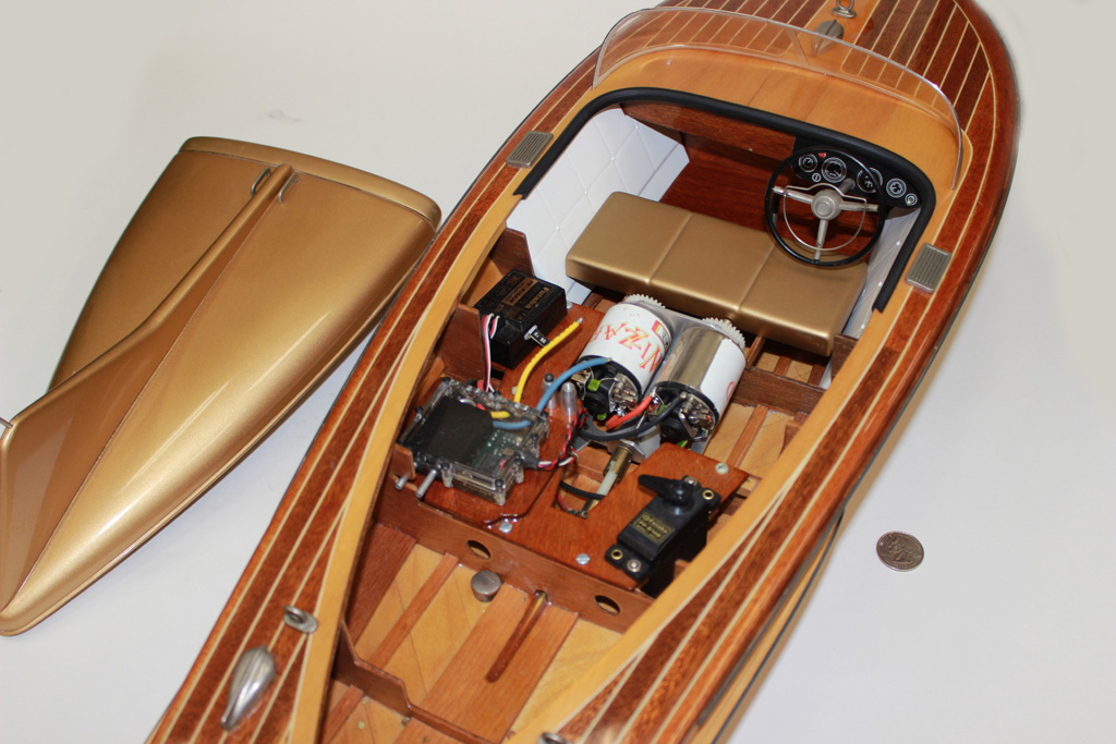The polished R/C model Chris-Craft Cobra.